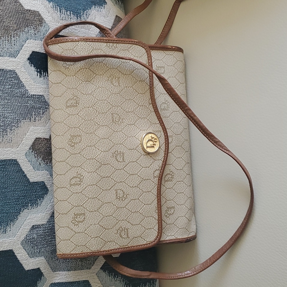 CHRISTIAN DIOR